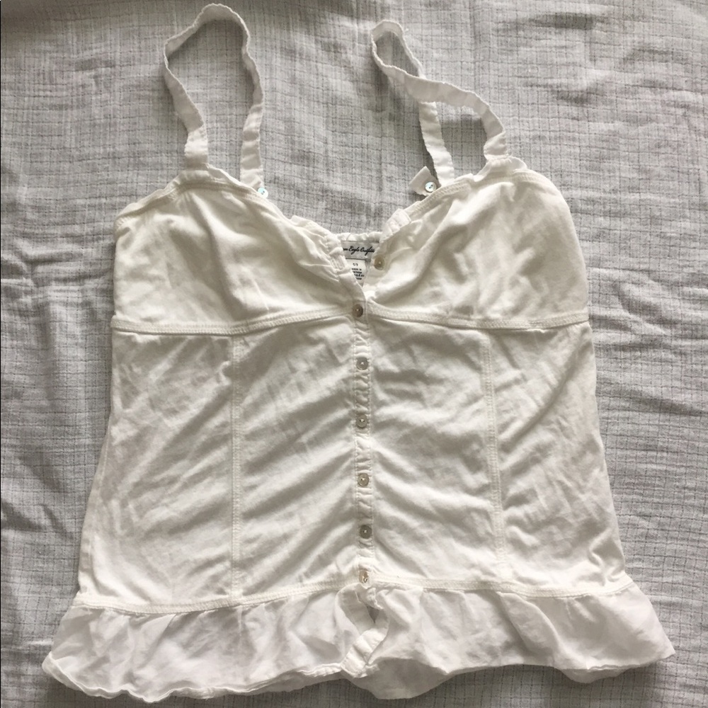 Flattering white American Eagle Top!